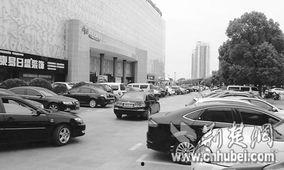 武汉爆料停车视频,一地鸡毛还是规则之困？