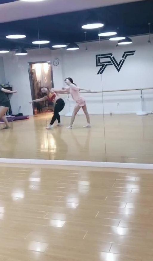 吃瓜跳舞直播视频